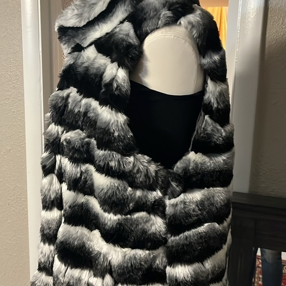 Medium black, white and gray  fur vest - Picture 2 of 7